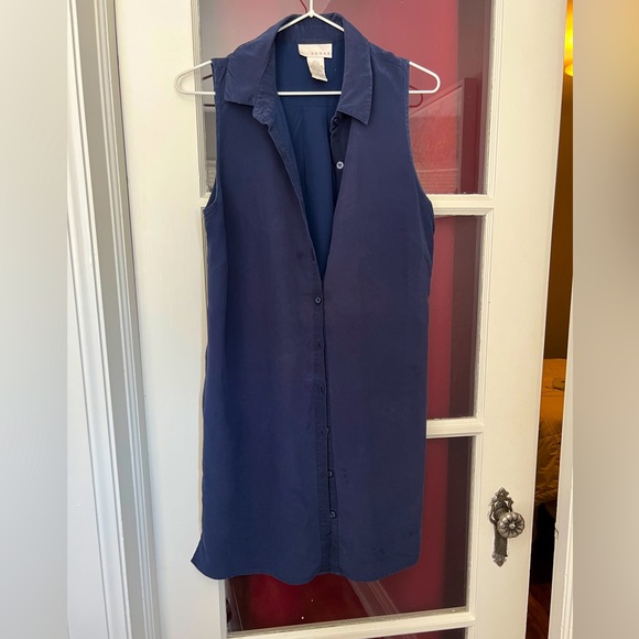 Navy silk sleeveless top - Picture 1 of 3